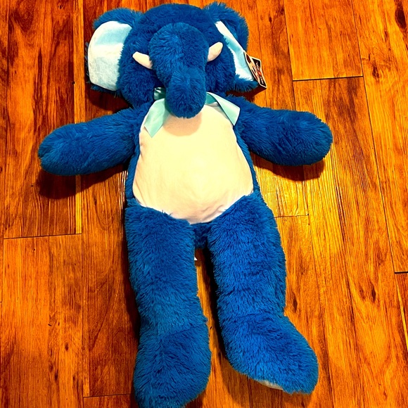 Large plush elephant - Picture 1 of 8